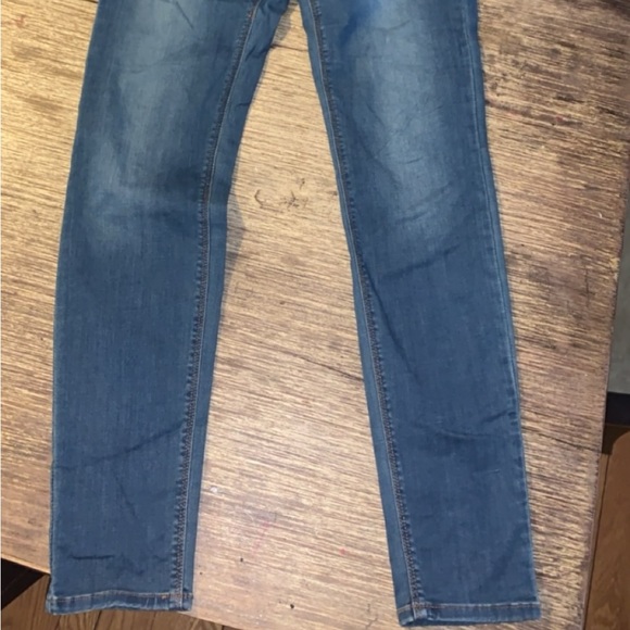 Maternity blue Jean skinny from Old Navy size 8 - Picture 2 of 2